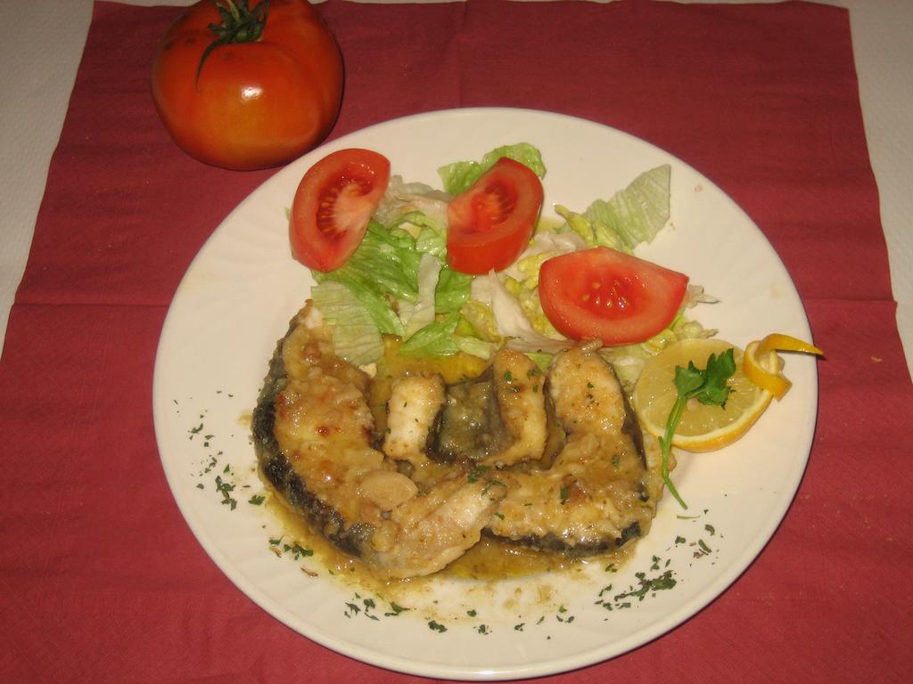 Hostal Restaurante La Trucha Benavente Exterior photo