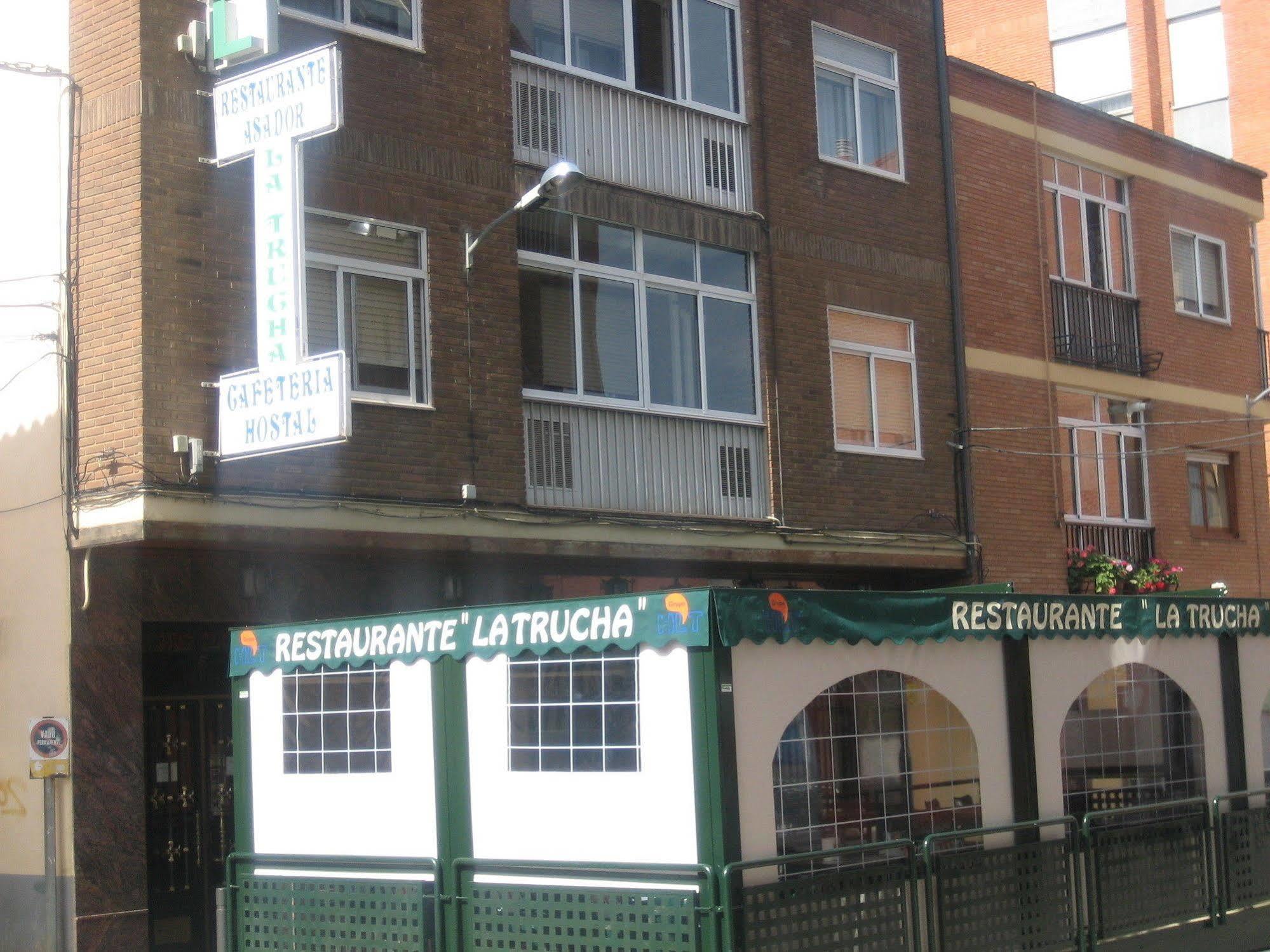 Hostal Restaurante La Trucha Benavente Exterior photo